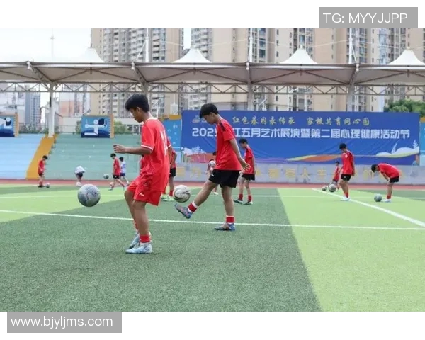 挖掘足球潜力的未来之路：培养青少年球员的关键策略与实践探索